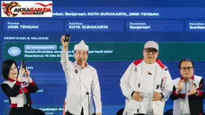 Jokowi Pamer KTA PSI, Akui Sudah Jadi Kader Sejak 2025