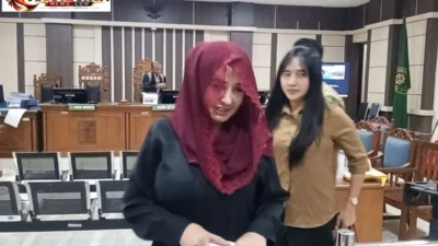 Fadia Arafiq Menangis Saat Bacakan Pleidoi, Bantah Terlibat Transaksi Suap